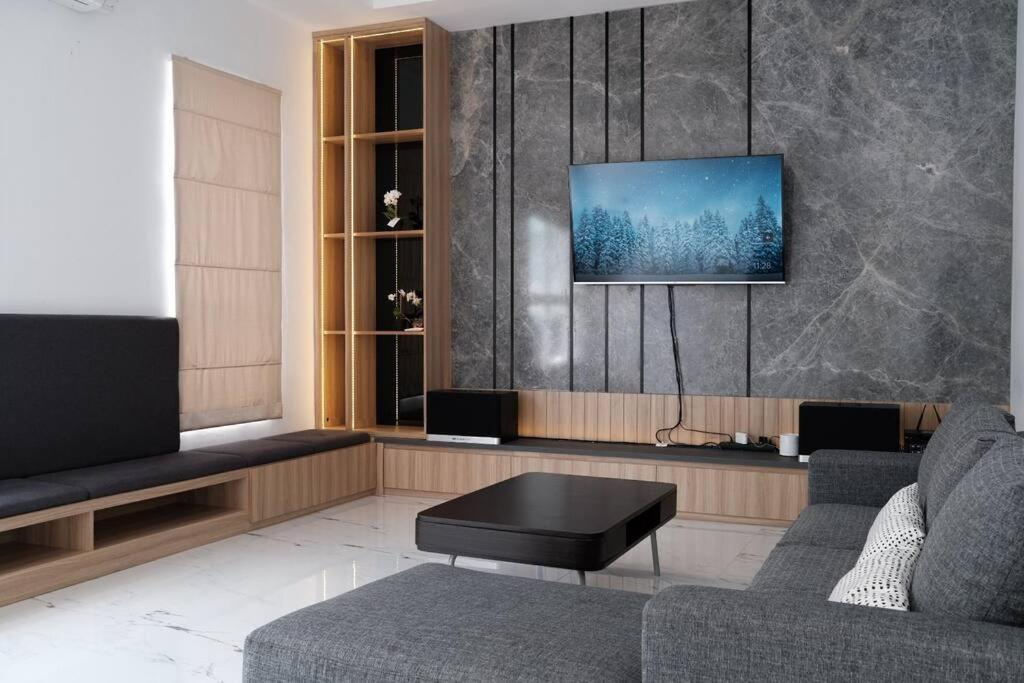 בוגור Villa 55 With Pool, Karaoke And Rooftop מראה חיצוני תמונה