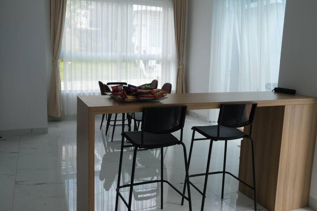 בוגור Villa 55 With Pool, Karaoke And Rooftop מראה חיצוני תמונה