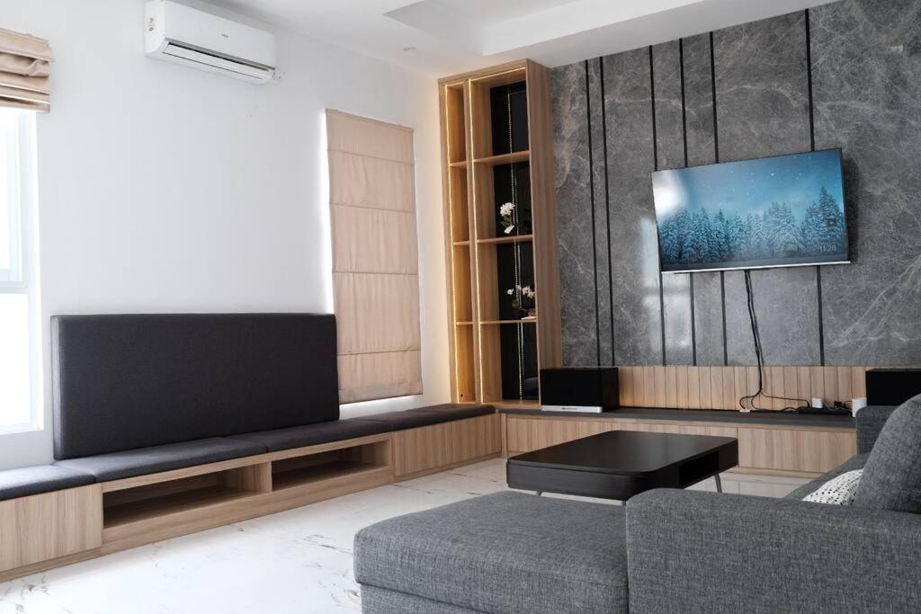 בוגור Villa 55 With Pool, Karaoke And Rooftop מראה חיצוני תמונה