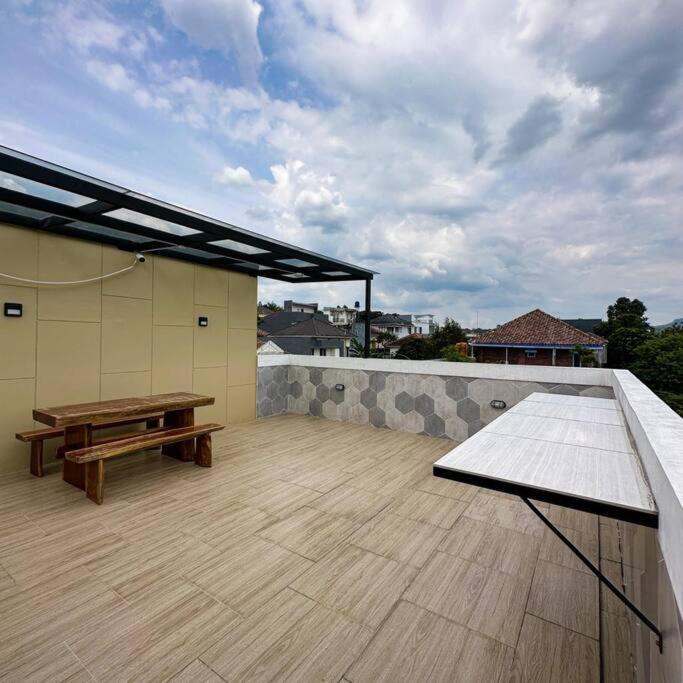 בוגור Villa 55 With Pool, Karaoke And Rooftop מראה חיצוני תמונה
